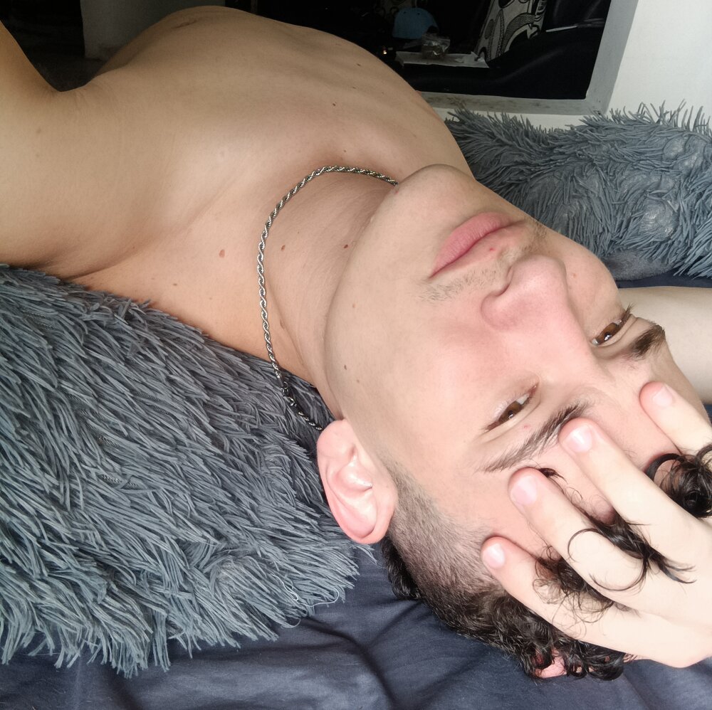 extrovertidoG's Offline XXX Chat