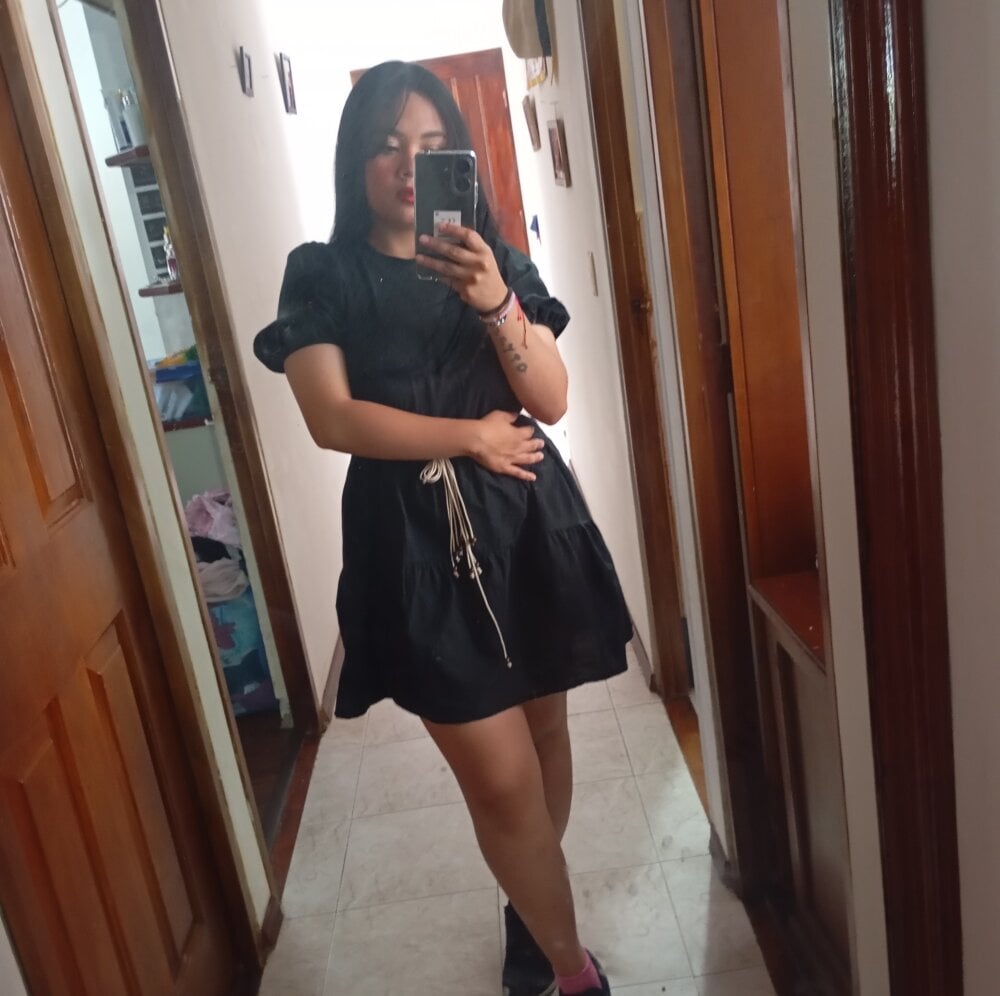 VioleeSaenz's Offline XXX Chat