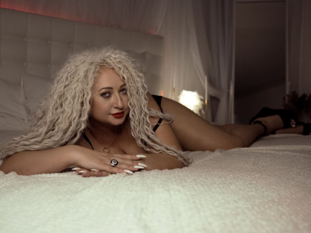 free6cams.com lilit1love livesex profile in white-hair cams