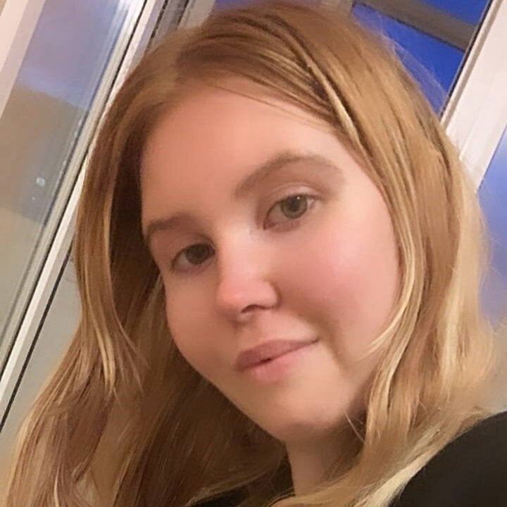 ElwineFake profile