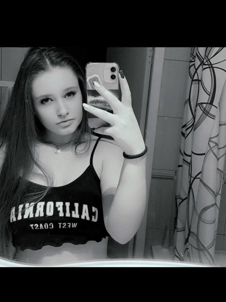 stripchat lily_more webcam profile pic via elivecams.com