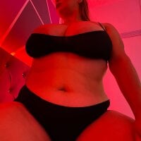 curvys_hot's Offline Chat Room