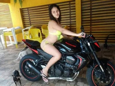 Sapequinha21rs Female Trimmedwhite Live Webcam Striptease