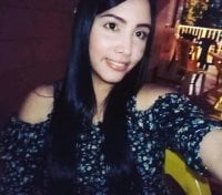 Adriana_Loves' Offline Chat Room