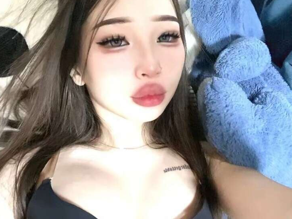 loolashow's Offline XXX Chat