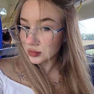 Glossy_Kissa