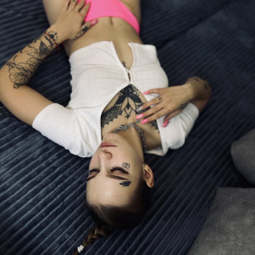 Live sex webcam photo for Ledy_WWWII #289973714