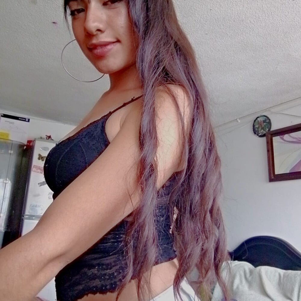 Live sex webcam photo for trixxie02 #290052291