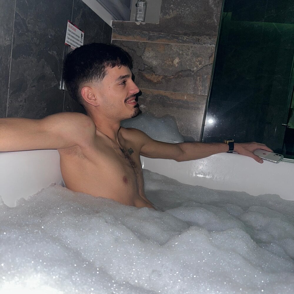 iam_steven from stripchat