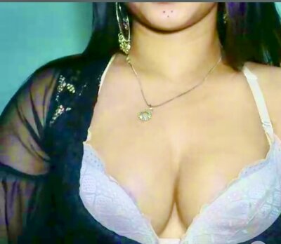 Maheeraa on StripChat