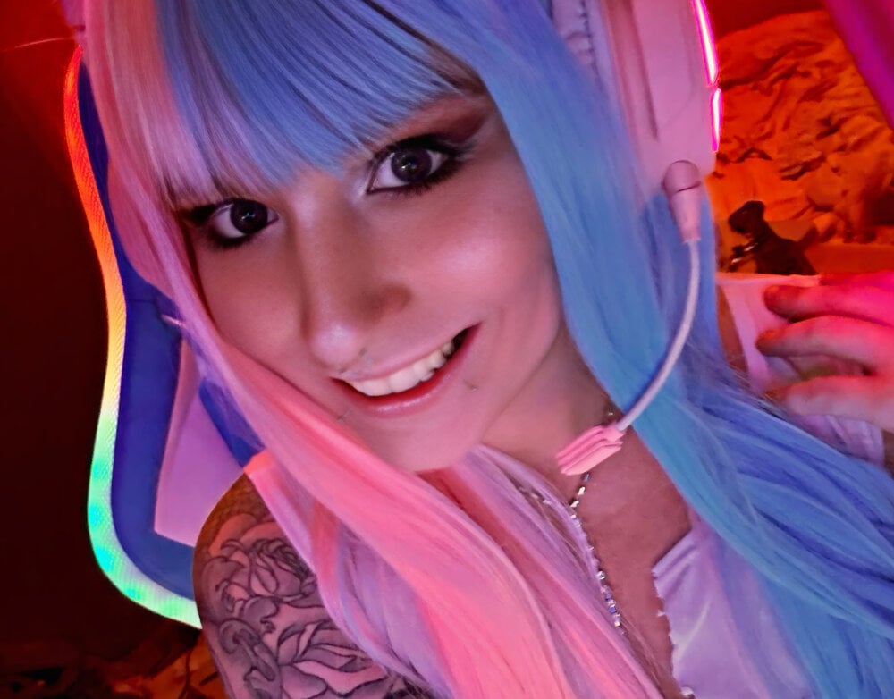 Roxyheat's Offline Chat Room