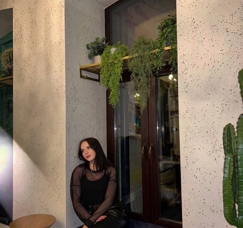 Kseni_a's Offline Chat Room
