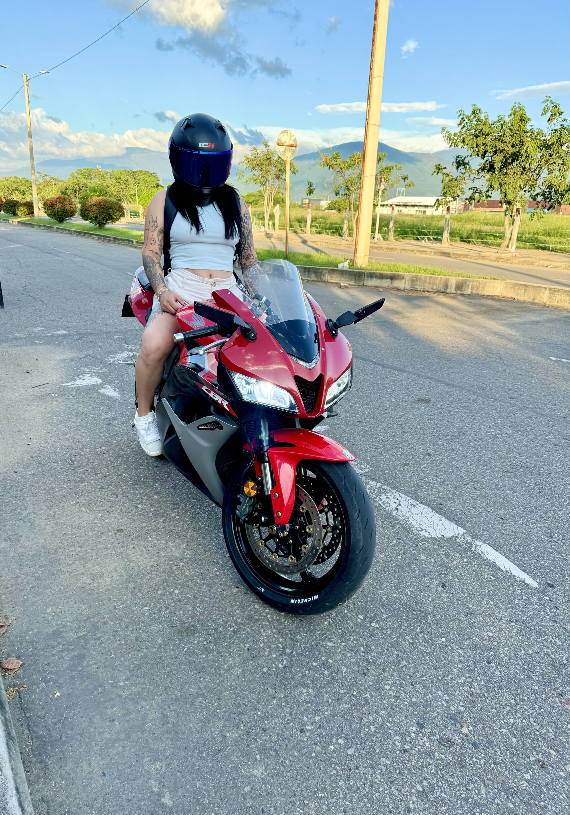 Andrea_Camil