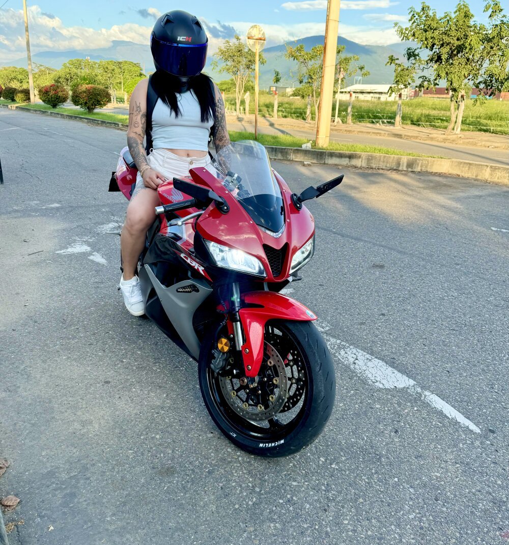 andrea_camil from stripchat