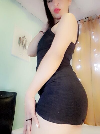 Carolinepresscott Female Squirtlatin Online Cam Striptease