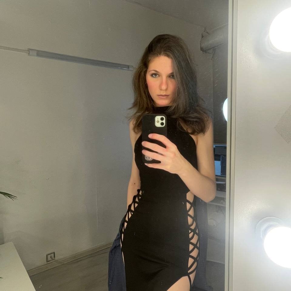 cheapadultsexcams.com lilit_evanss livesex profile in green-eyes cams