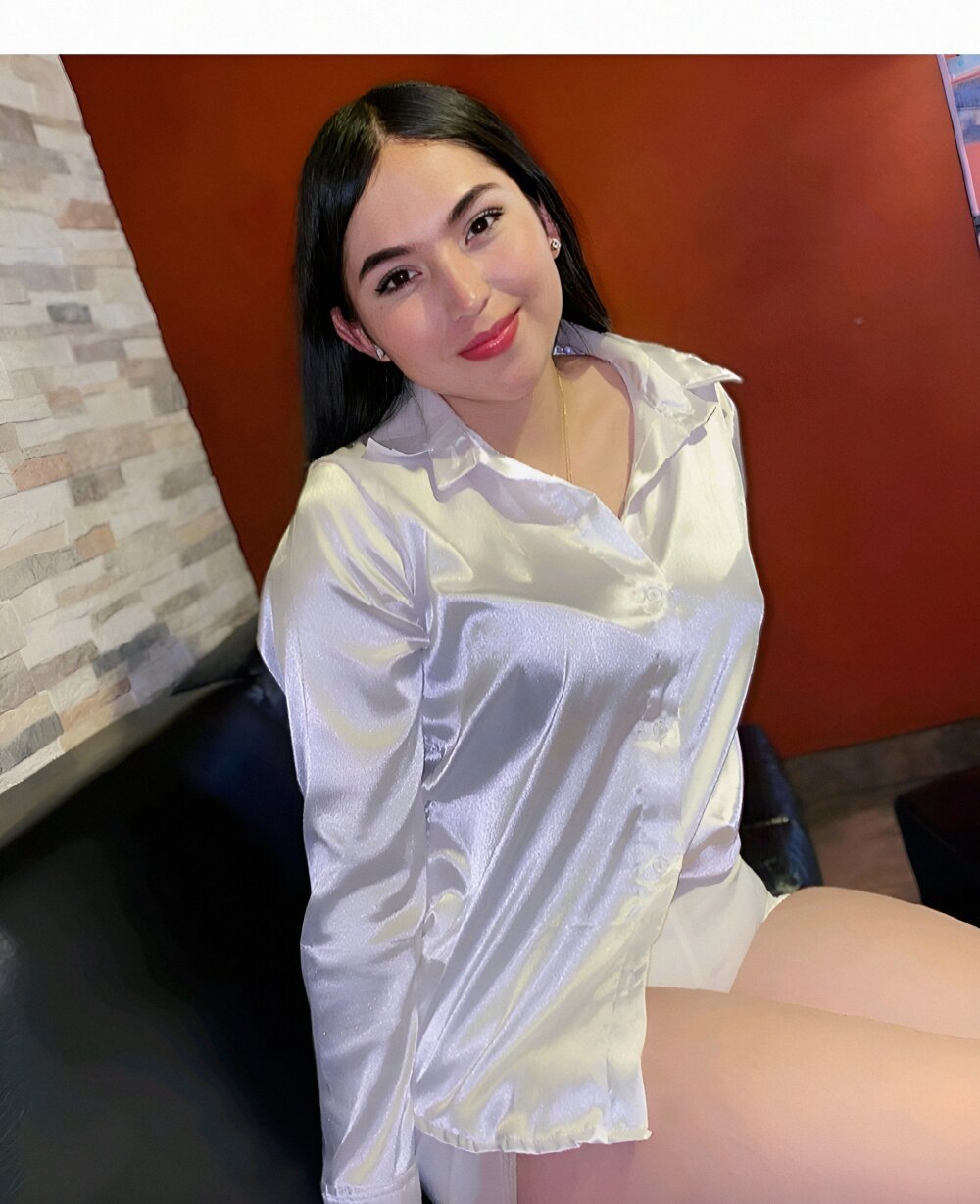 sexlivecamsites.com vittoria_rose livesex profile in discover-by-yourself cams