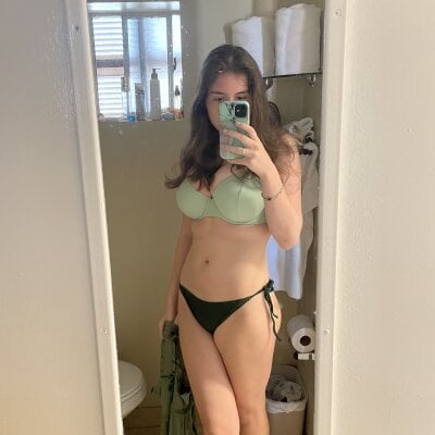 Sadiebaby13 on StripChat