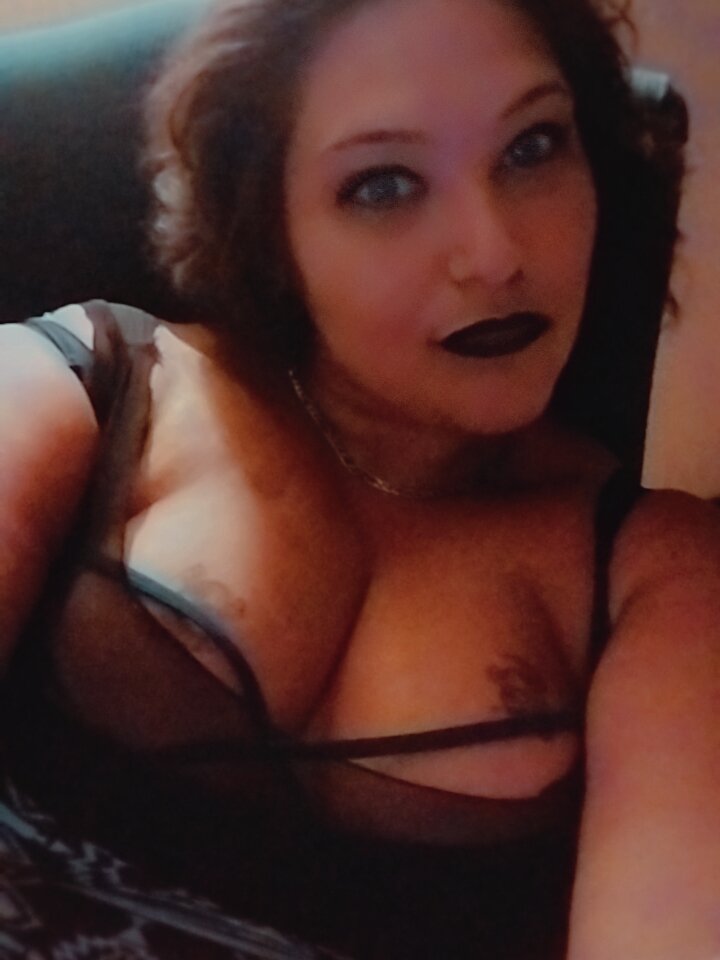 twiztdchika webcam profile - Sri Lankan