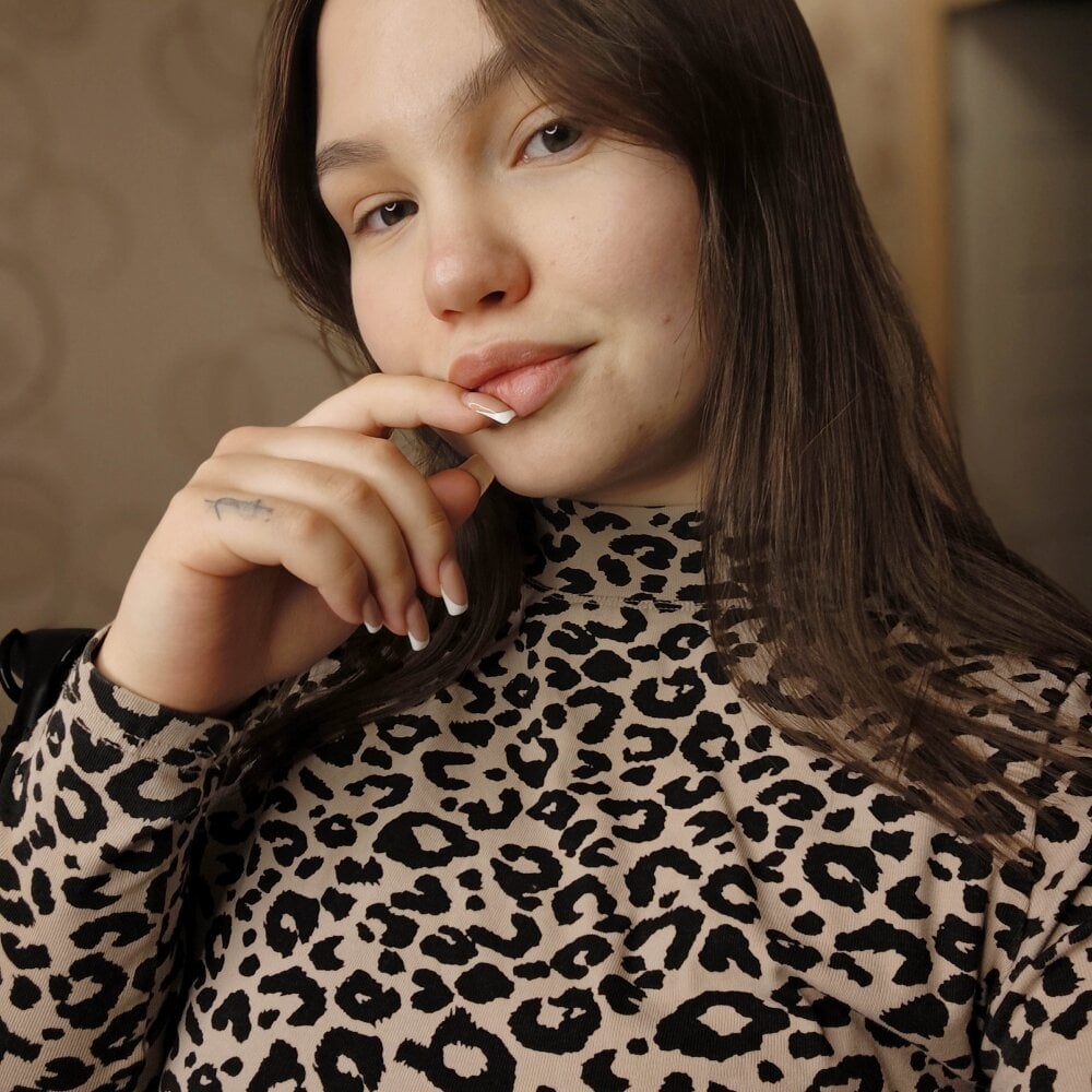 onaircams.com siurynes livesex profile in now-in-netherlands cams