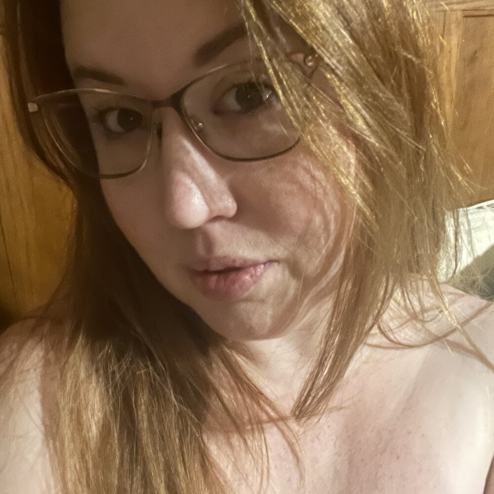 watchgirlcam.com honeybee2033 livesex profile in white-hair cams