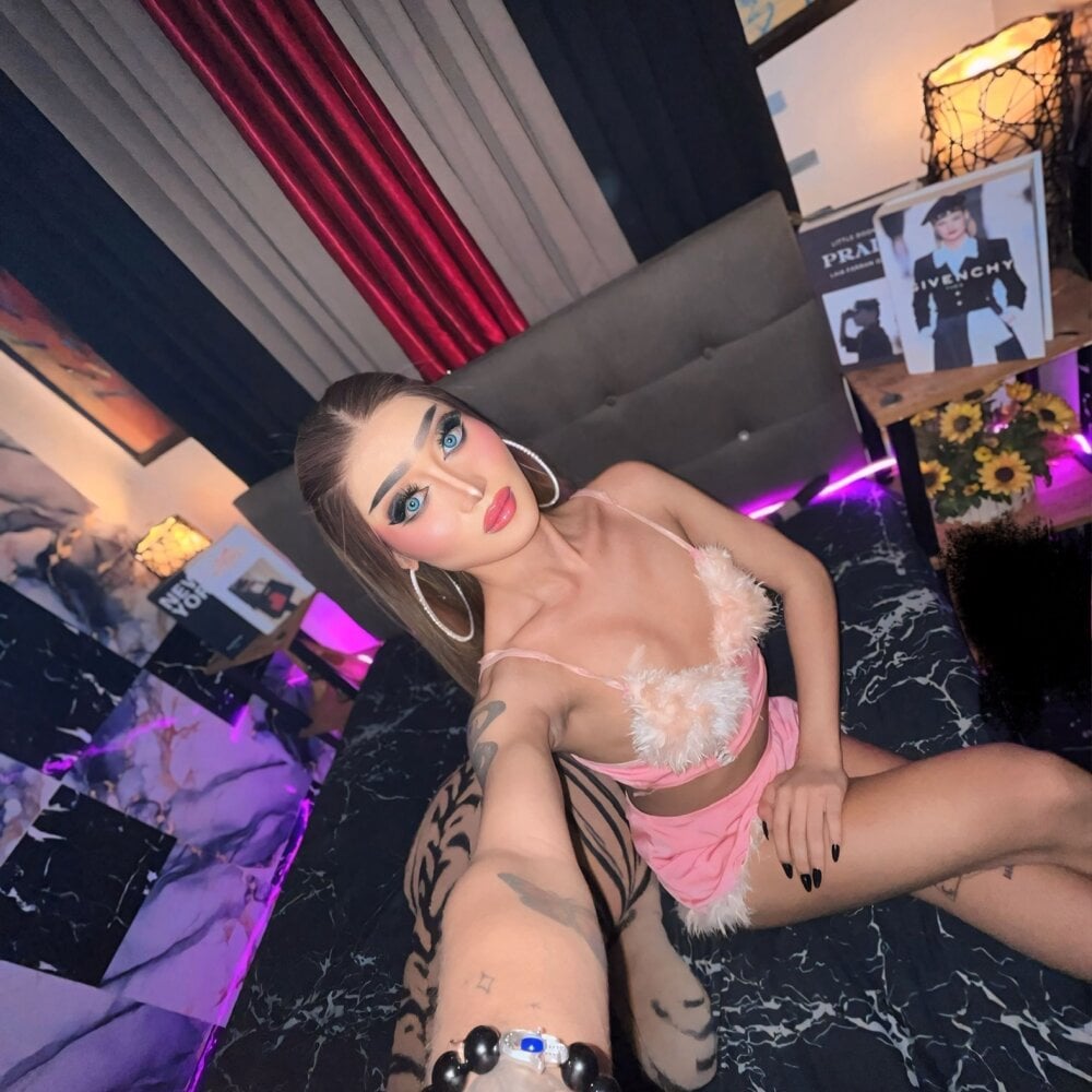 IndestructibleLily 오프라인 XXX 채팅