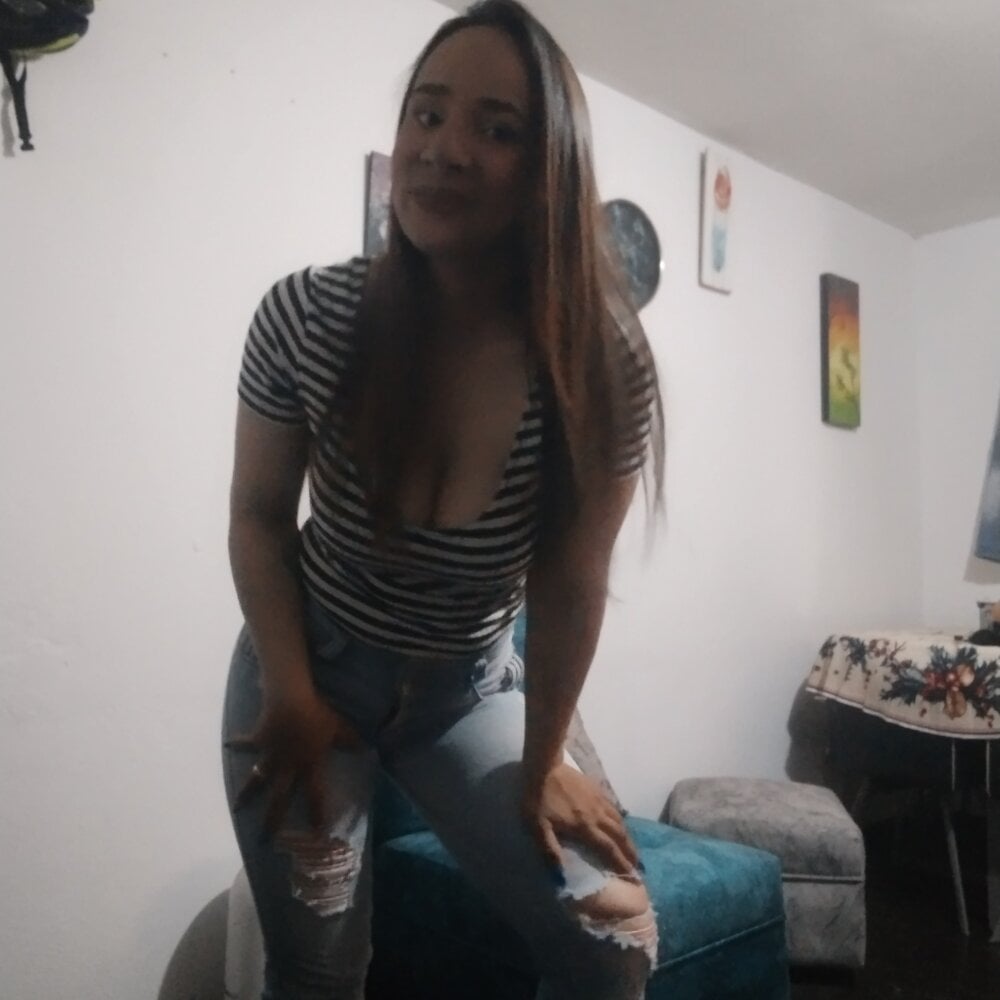 Viviana289's Offline XXX Chat