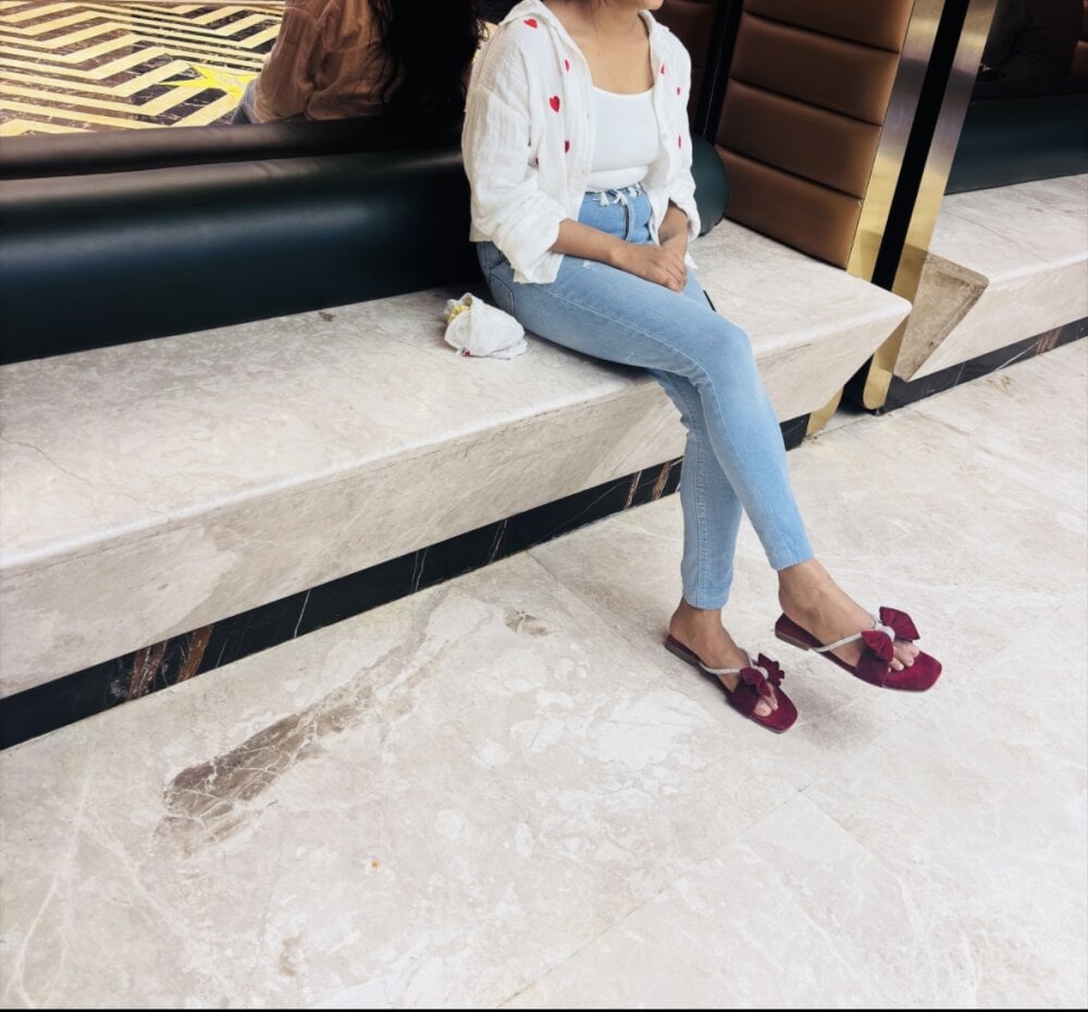 Cute-Sakhi live cam model at StripChat
