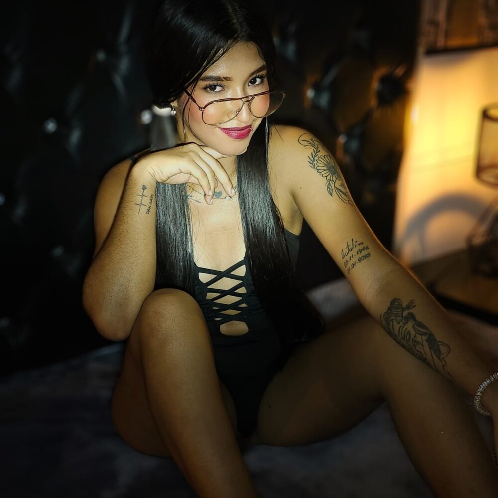 Live sex webcam photo for Kathy_naughty1 #289120937
