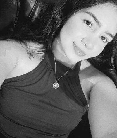 SerenaRose8 Female Teen XXX Webcam