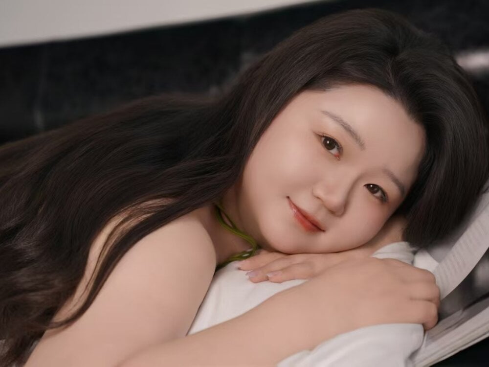 Adelle01 profile