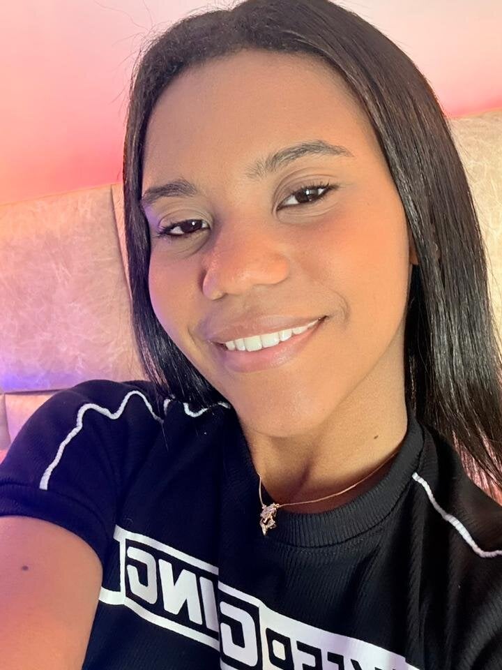 cam-performer.com isabelaroman livesex profile in right-where-i-need-to-be cams