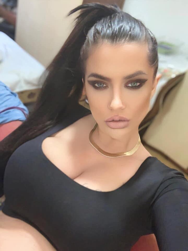 BrunetteBombb