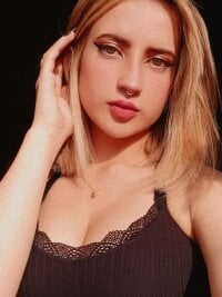 strawberry_witch's Offline Chat Room