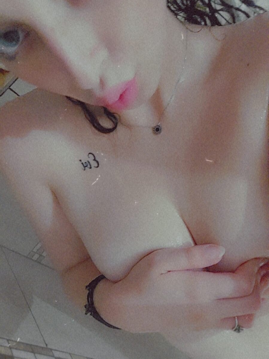 lolippp666 live cam model at StripChat