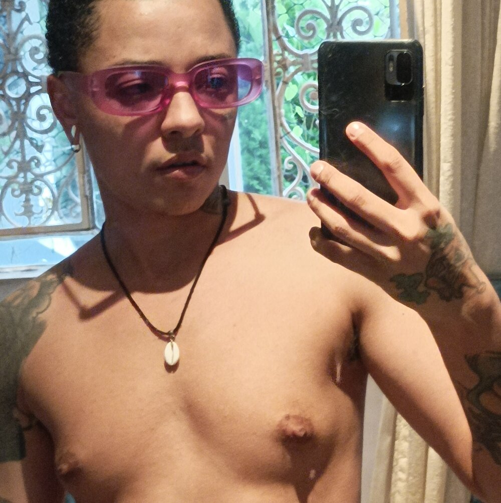 BOY_DJ_FTM's Offline XXX Chat