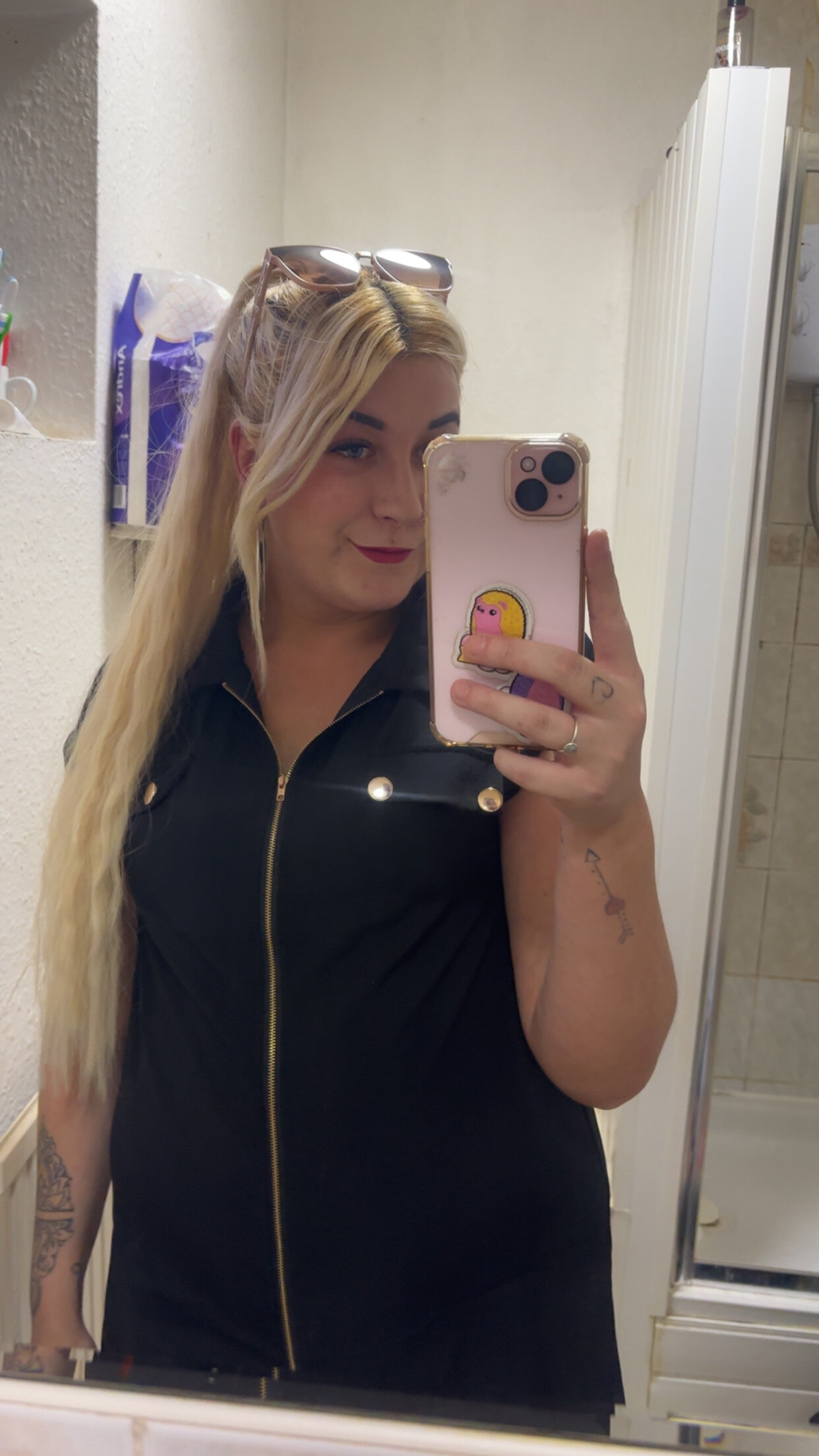 BlondeCurvy