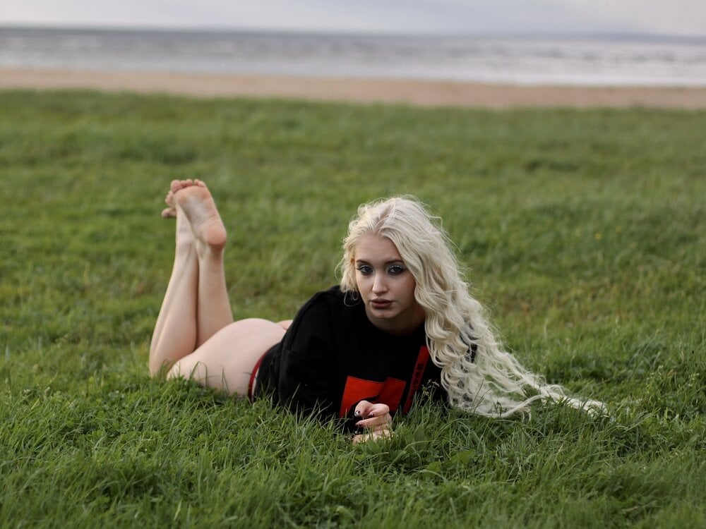 milkyy_wway from stripchat