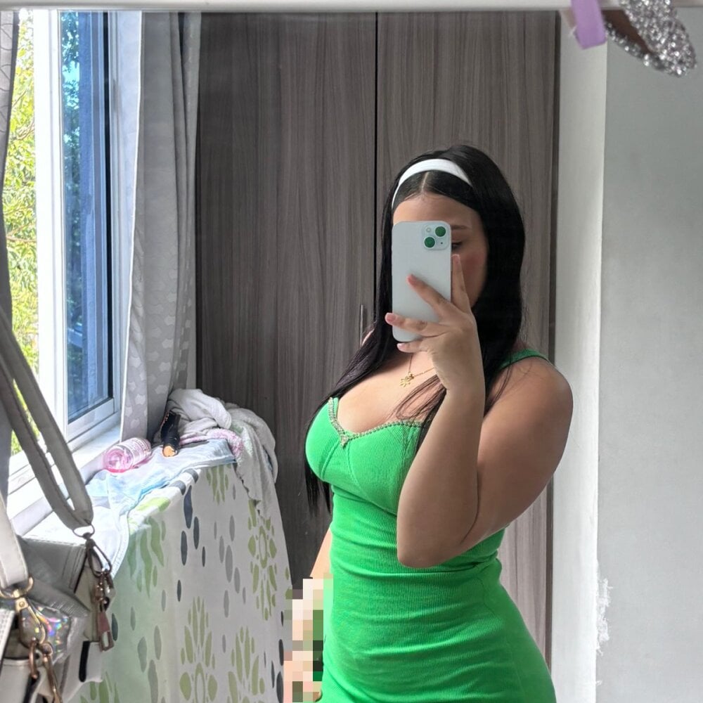 Emilly_Lewis profile