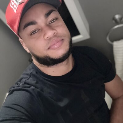 familia0210 Live Cam on StripChat