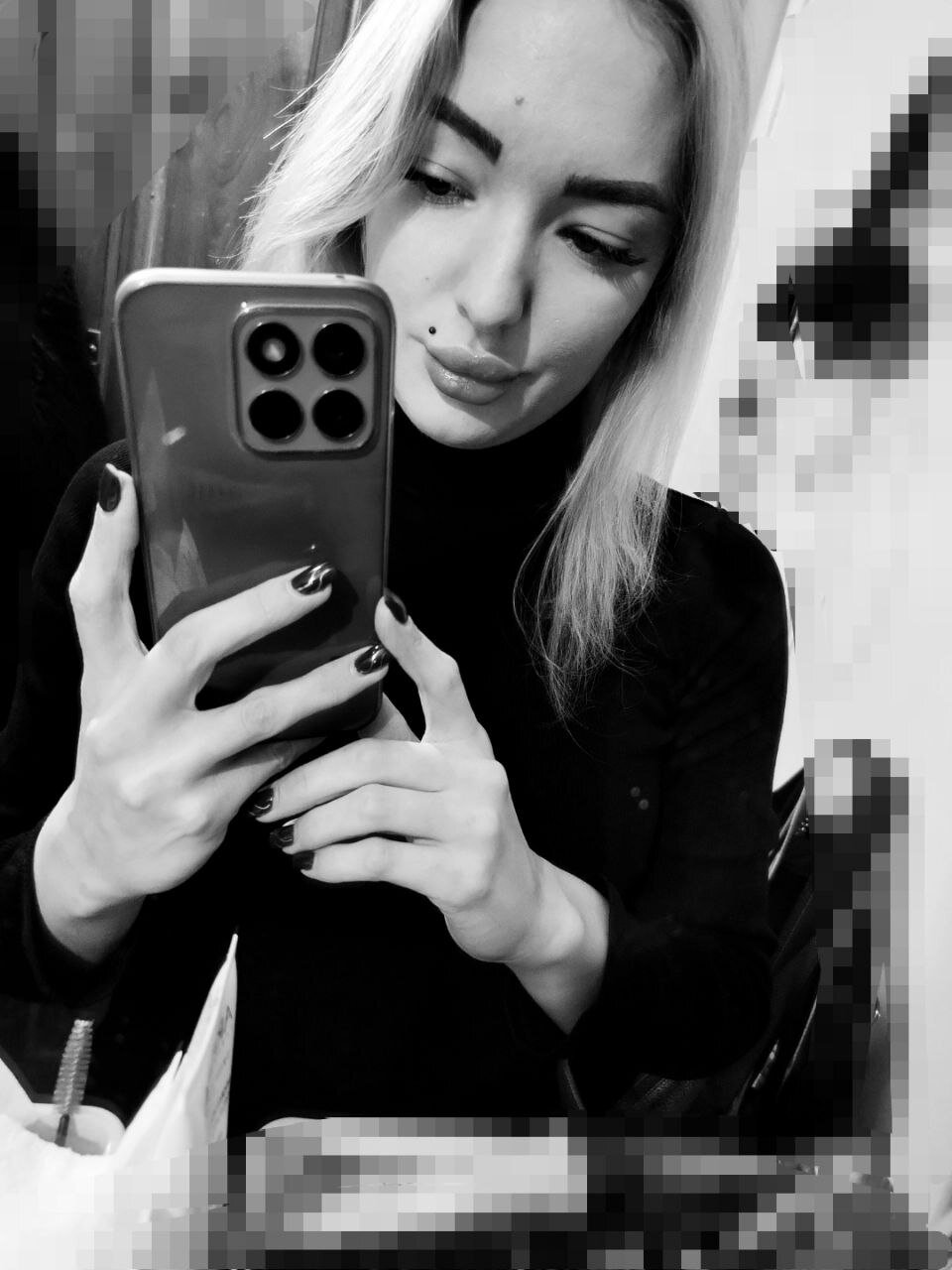 Shyly_Mia