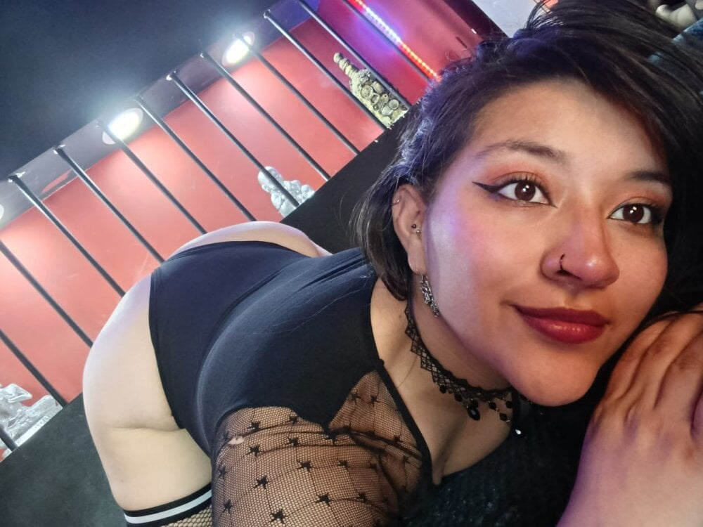 watchgirlcam.com skyblue_8 livesex profile in on-the-router cams