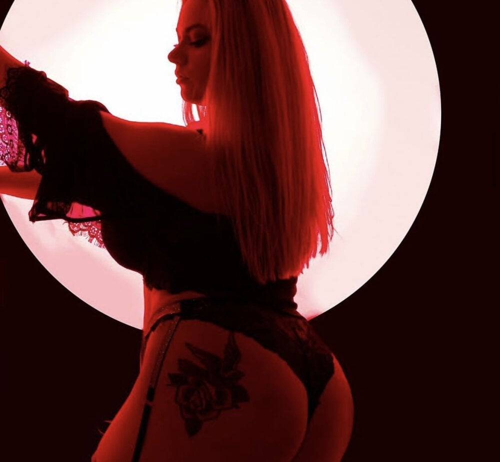 Live sex webcam photo for ToniVice #289685584