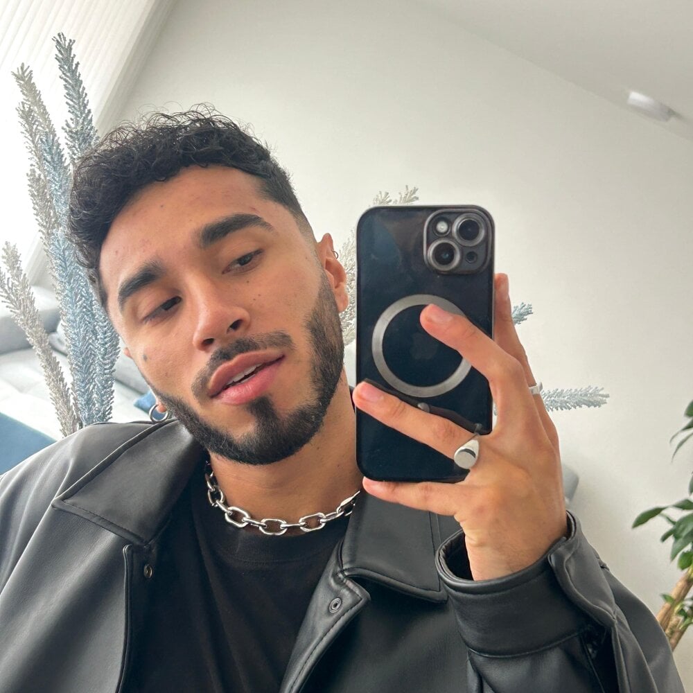 leo_cross from stripchat