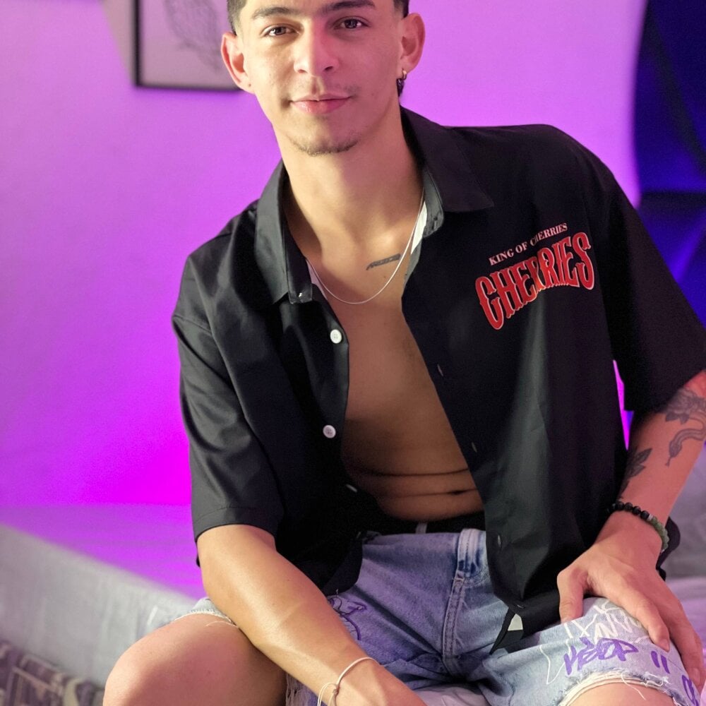 Logan_Woods offline XXX-chat