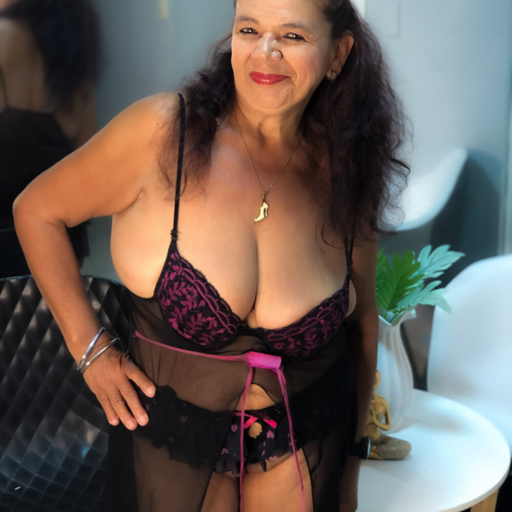 Grandmother_milf Cam Model Free Live Sex Show and Chat Stripchat