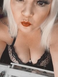 bigtitties38's Offline Chat Room