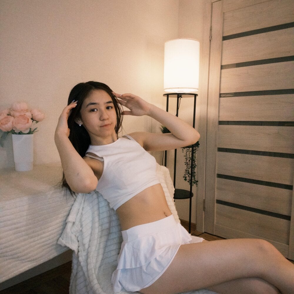 stripchat kiraabling webcam profile pic via mega-camsex.com