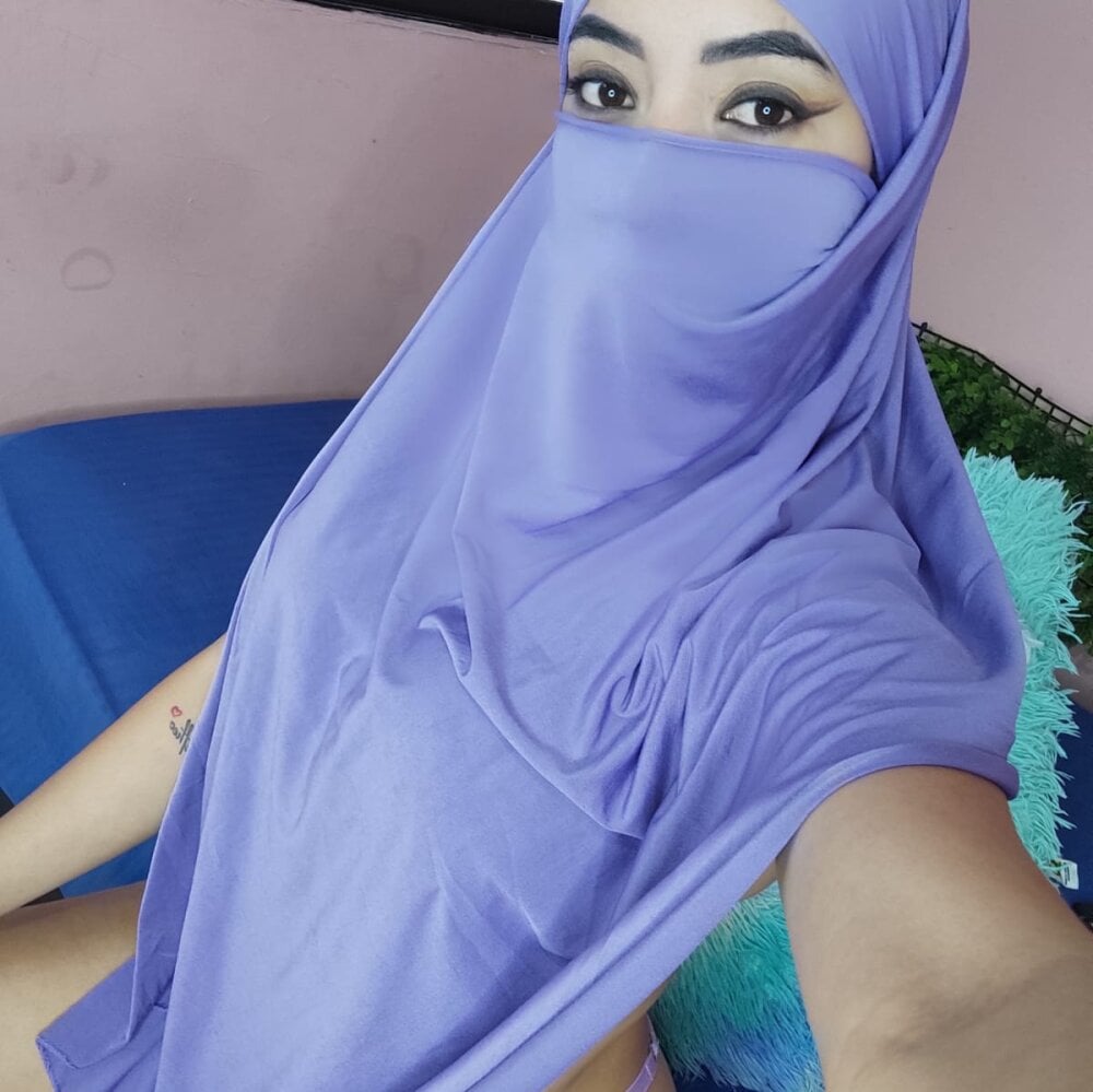 Sweet_hot_mia's chat room