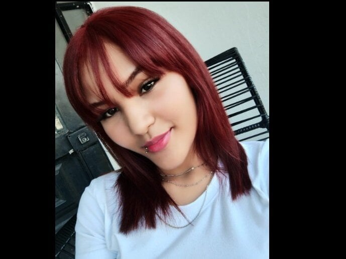 iluvcams.com bella__rosie livesex profile in small-tits cams